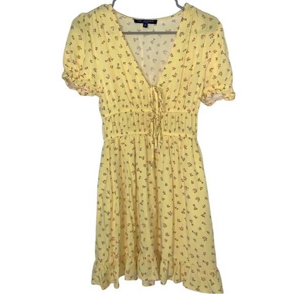 Dresses & Skirts - Springtime Yellow Floral Mini Dress